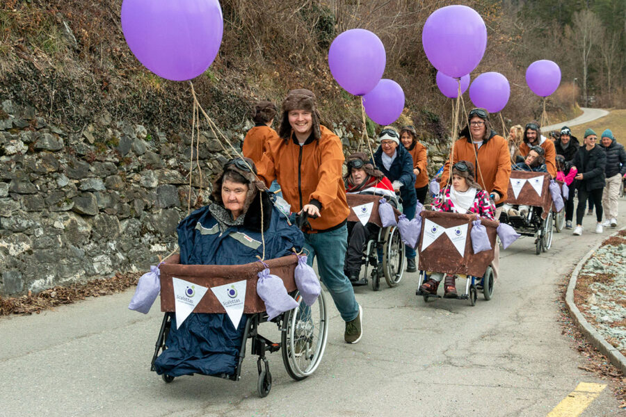 Scalottas Fasnacht - l'evento inclusivo del villaggio per i residenti, i bambini della regione, gli amici, i parenti e la comunità del villaggio.