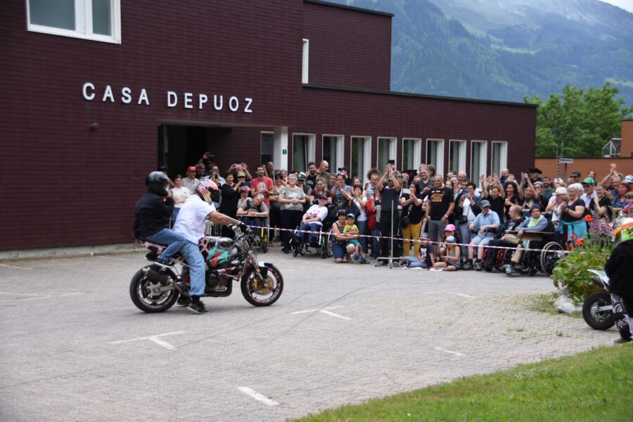La foto mostra una scena dell'anno scorso. Uno spettacolo di acrobazie ha stupito ed entusiasmato il nostro pubblico.